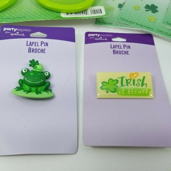 Hallmark St Patricks Day Lapel Pin Snoopy Shamrock - Picture 3 of 6